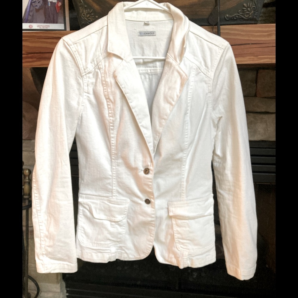 BLU JEANIOUS White denim jacket-new condition